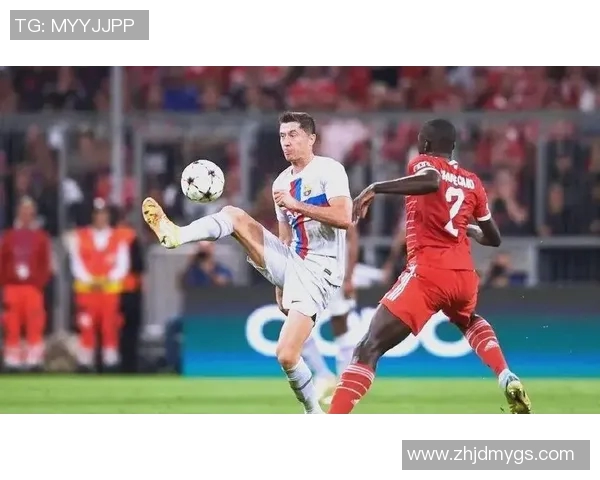 莱万重返安联球场引发拜仁球迷愤怒怒斥其背叛与忘恩负义